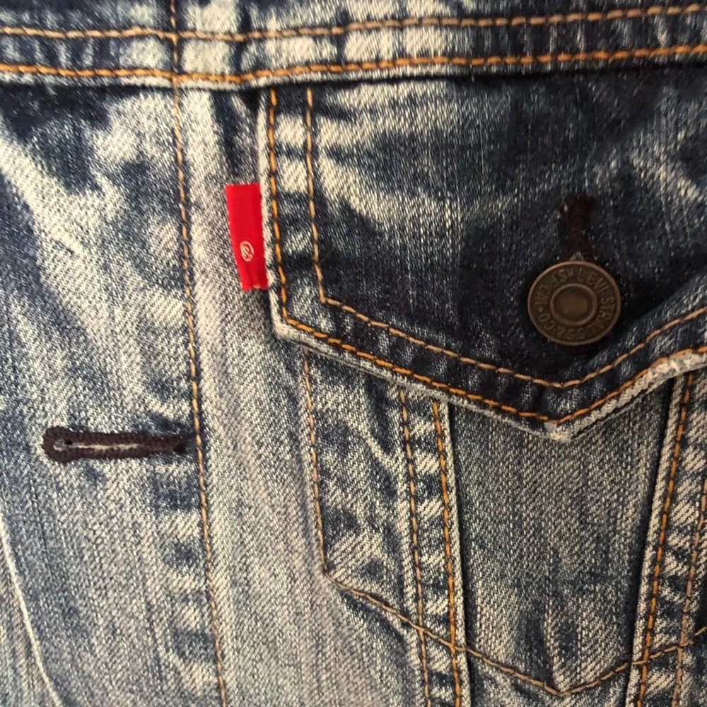 Levi's Denim Trucker Jacket 70589 Medium Vintage Wash R on Red tab - Picture 3 of 5